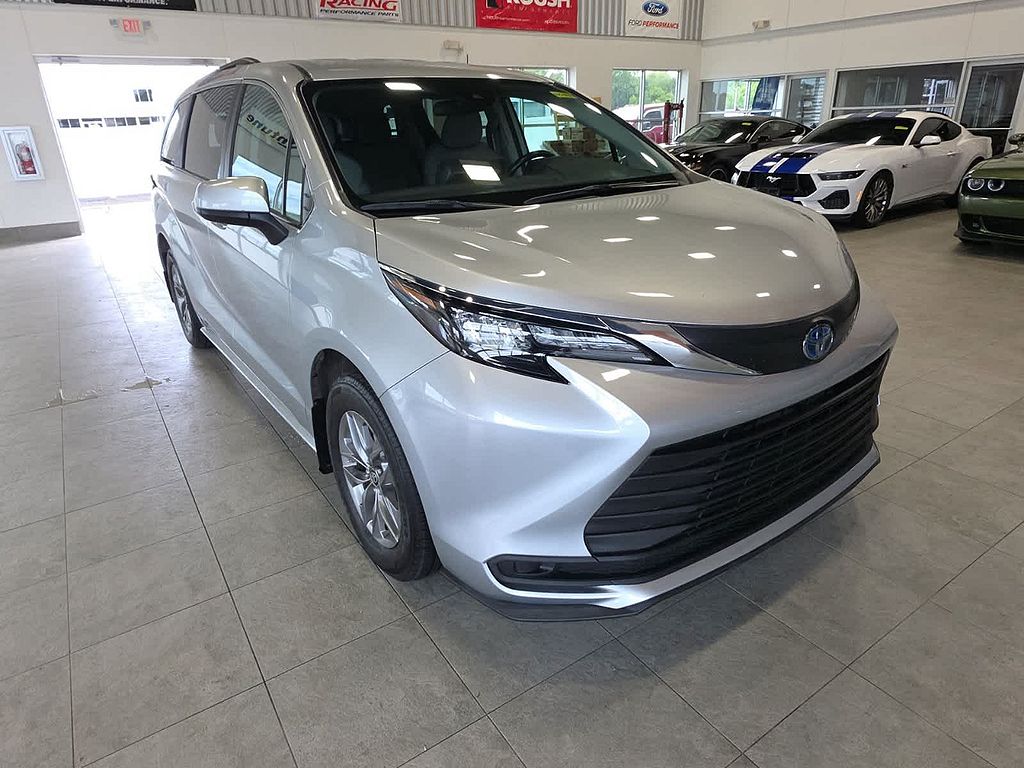 2024 Toyota Sienna Unspecified