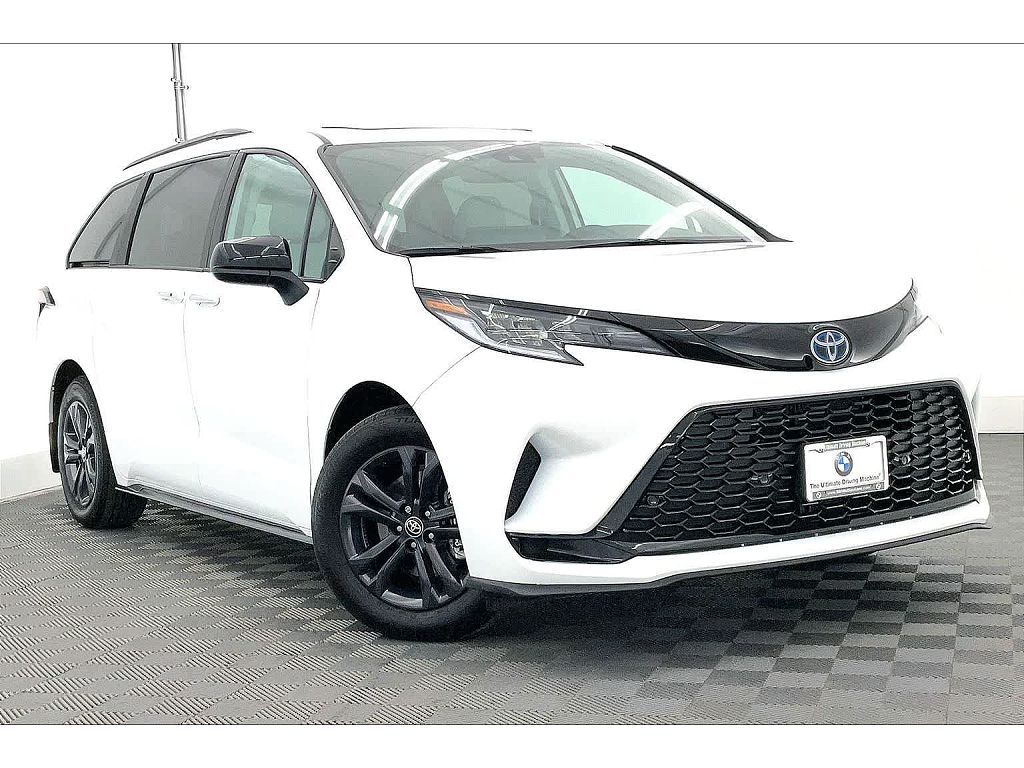 2025 Toyota Sienna XSE