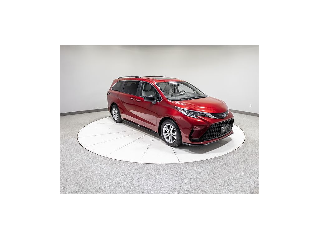 2022 Toyota Sienna XSE