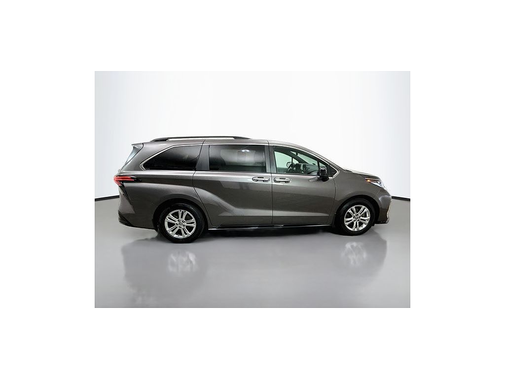 2022 Toyota Sienna XSE
