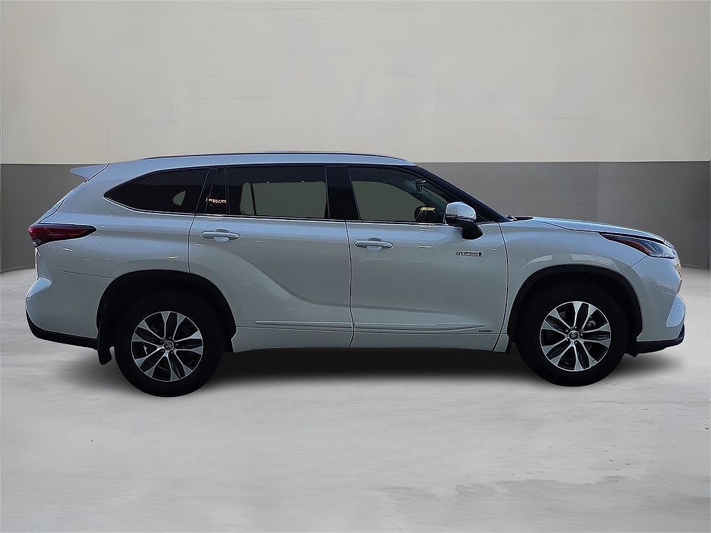 2021 Toyota Highlander Hybrid XLE