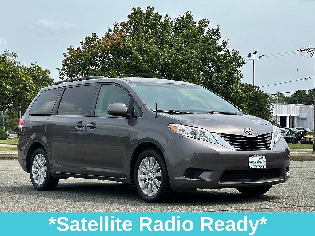 2014 Toyota Sienna LE 7-Passenger