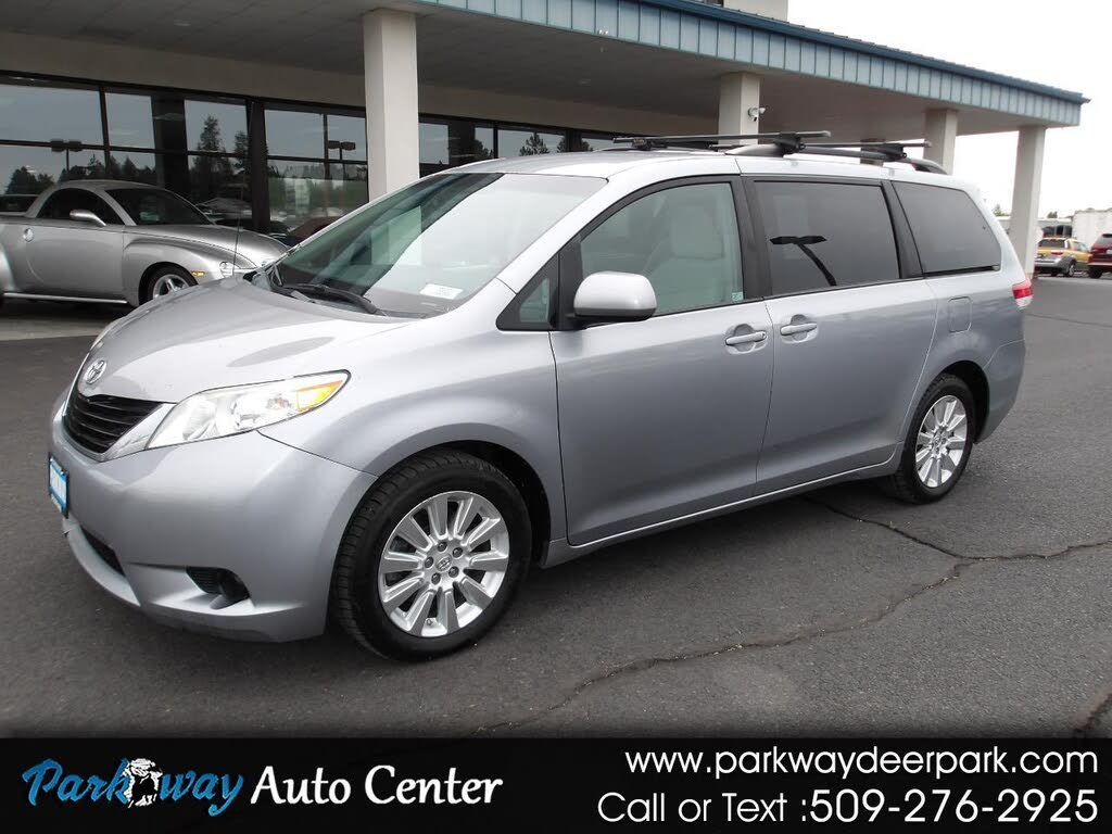 2014 Toyota Sienna LE 7-Passenger
