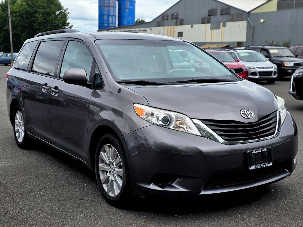 2014 Toyota Sienna LE 7-Passenger