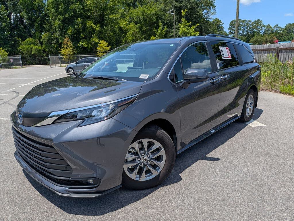 2025 Toyota Sienna XLE 7-Passenger