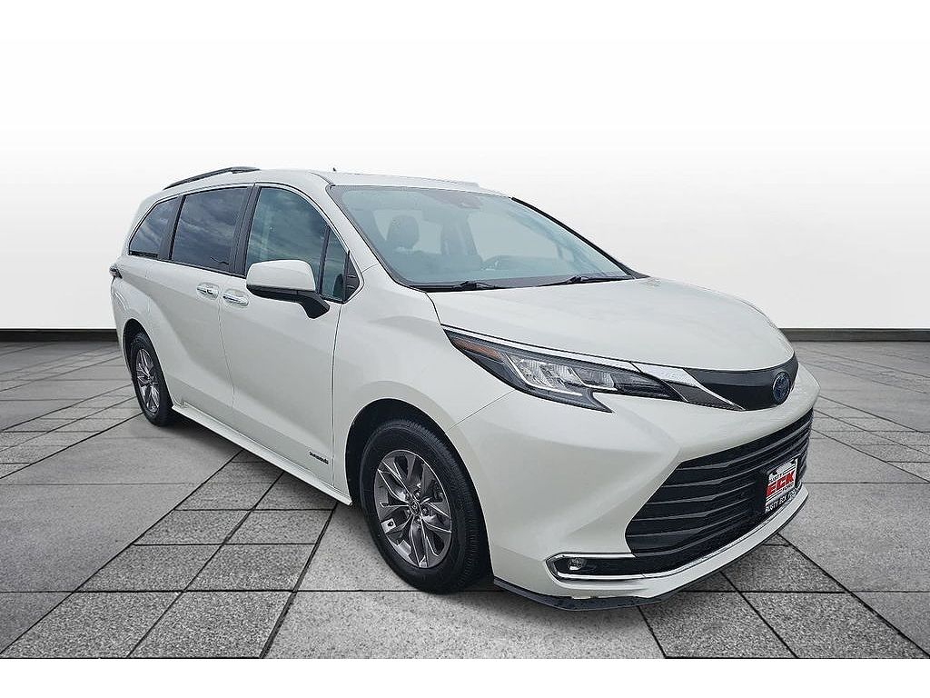 2021 Toyota Sienna XLE 7-Passenger