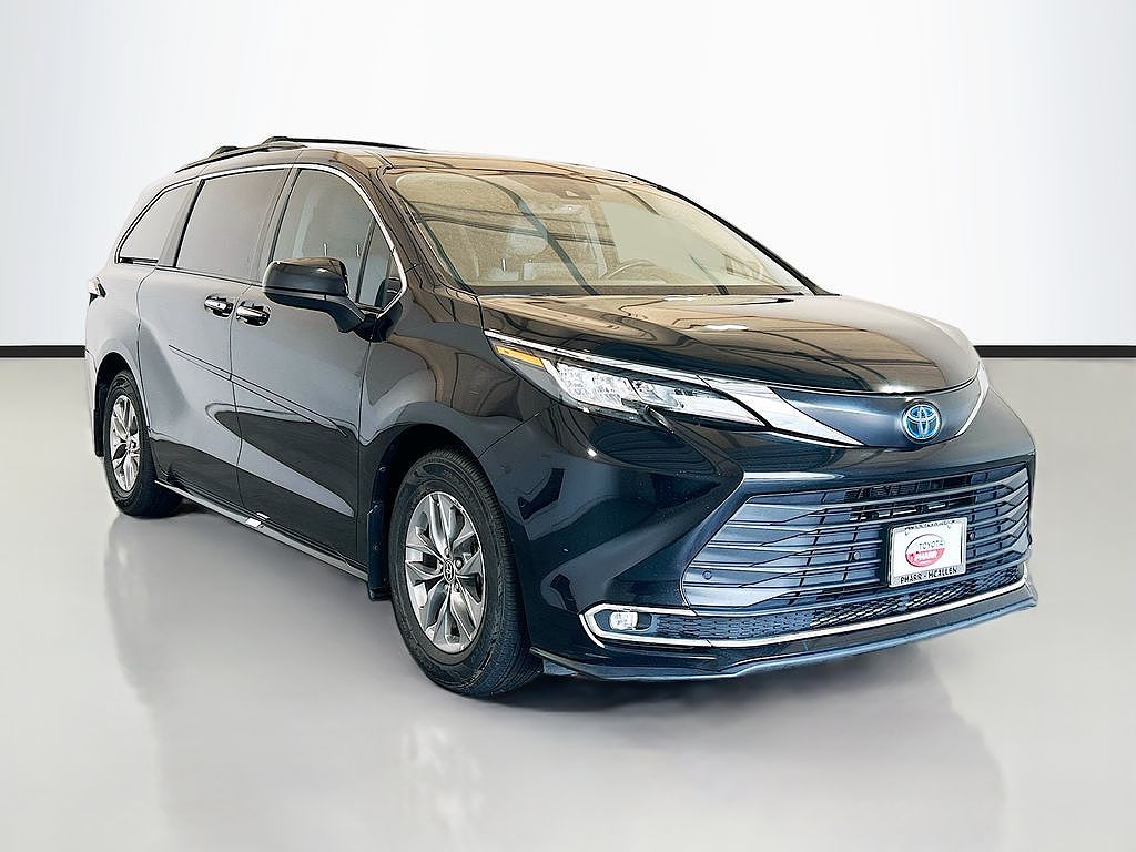 2023 Toyota Sienna XLE 8 Passenger