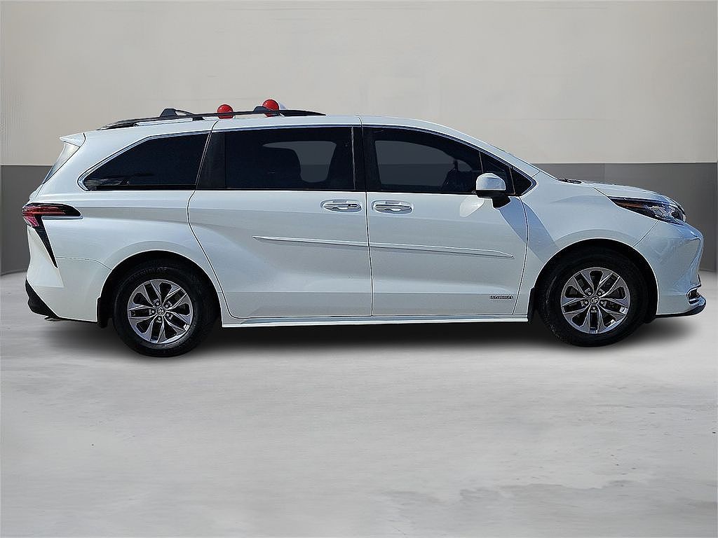 2021 Toyota Sienna XLE 7 Passenger