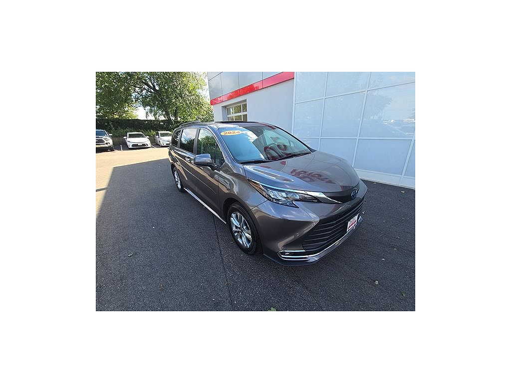 2024 Toyota Sienna XLE 7 Passenger