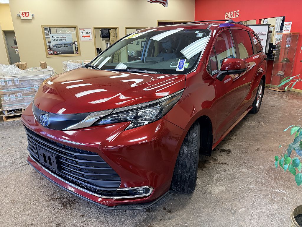 2024 Toyota Sienna XLE 7 Passenger