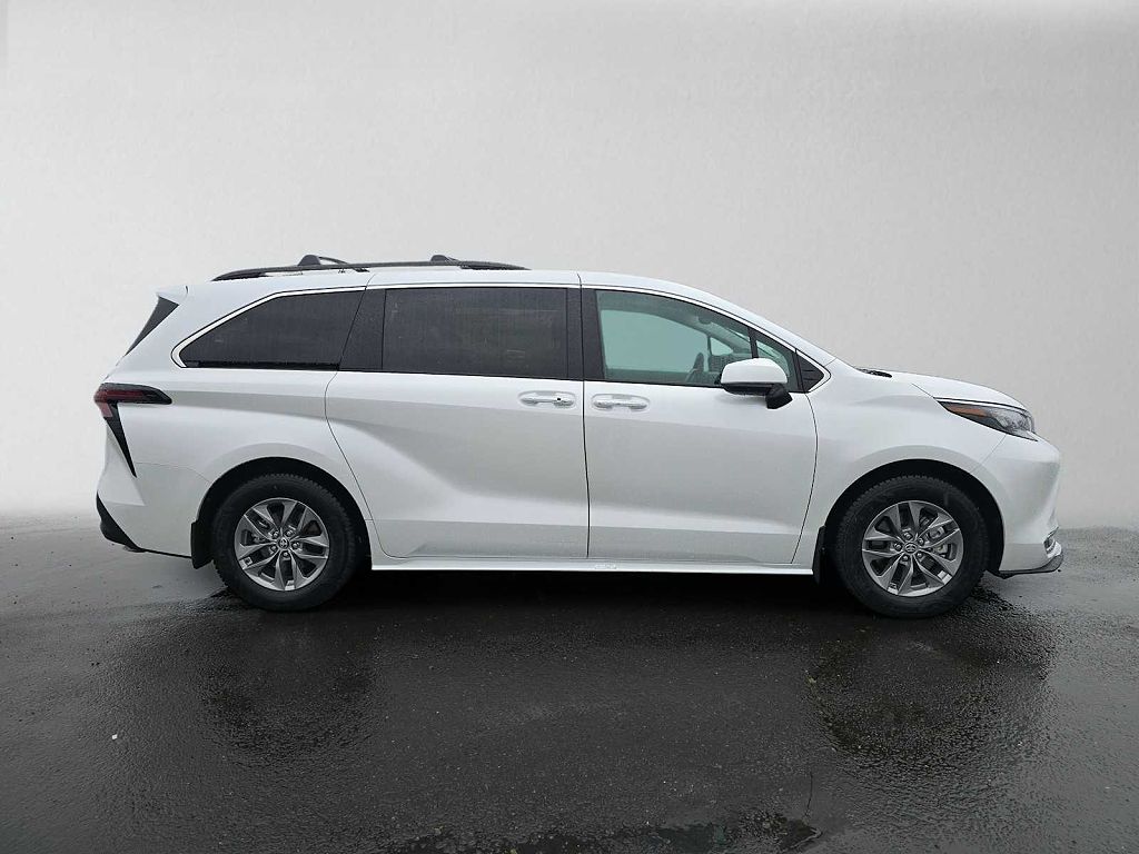 2024 Toyota Sienna XLE 7-Passenger