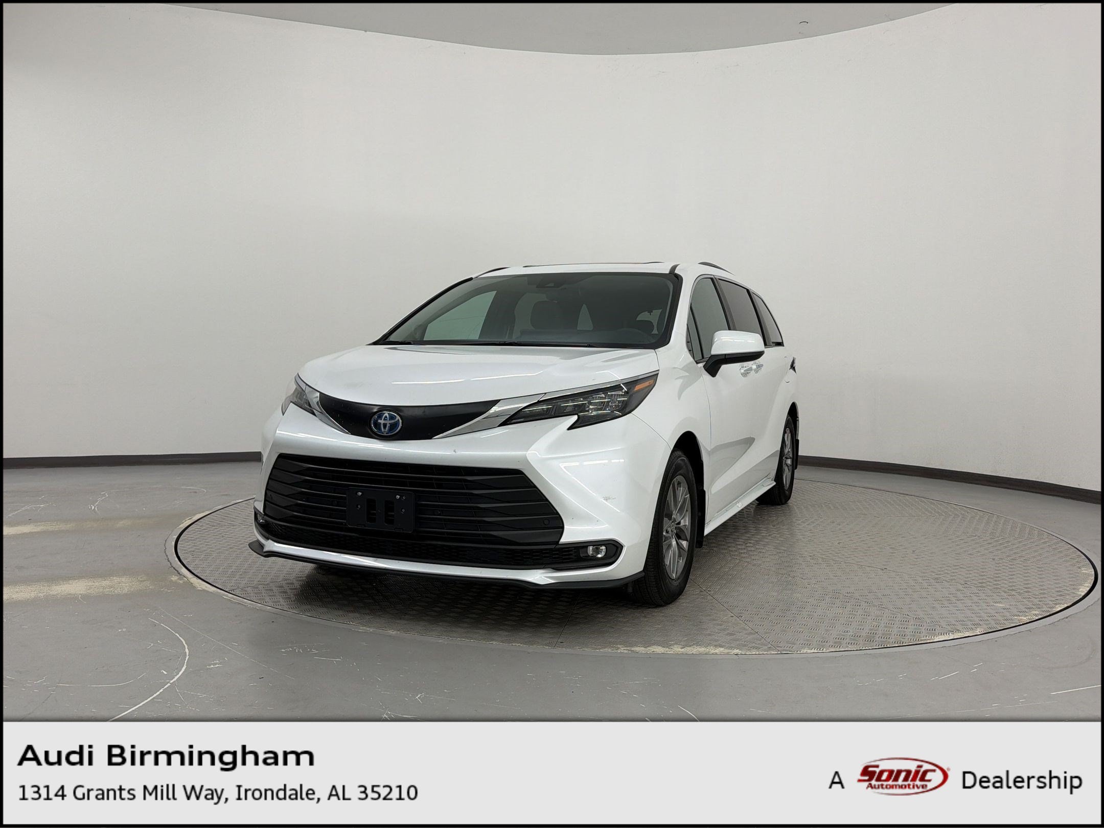 2025 Toyota Sienna XLE 7-Passenger