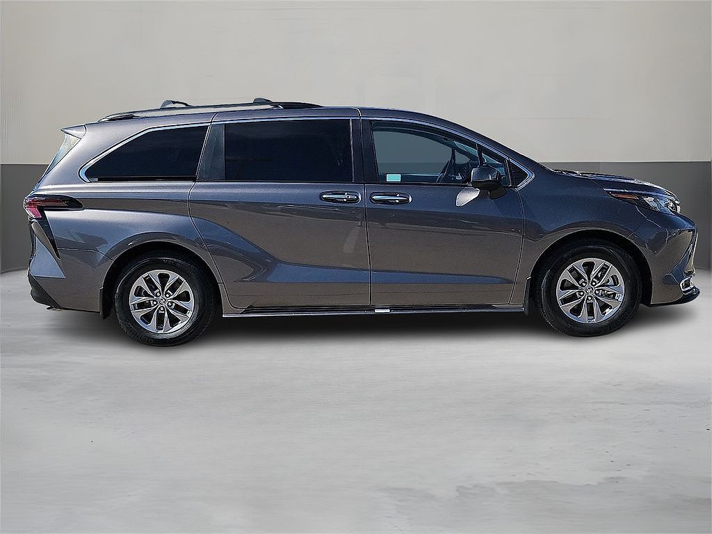 2024 Toyota Sienna XLE 7 Passenger