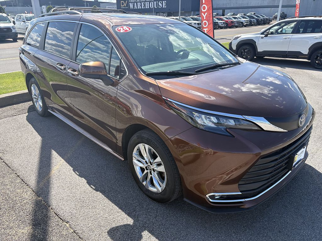 2024 Toyota Sienna XLE 7-Passenger