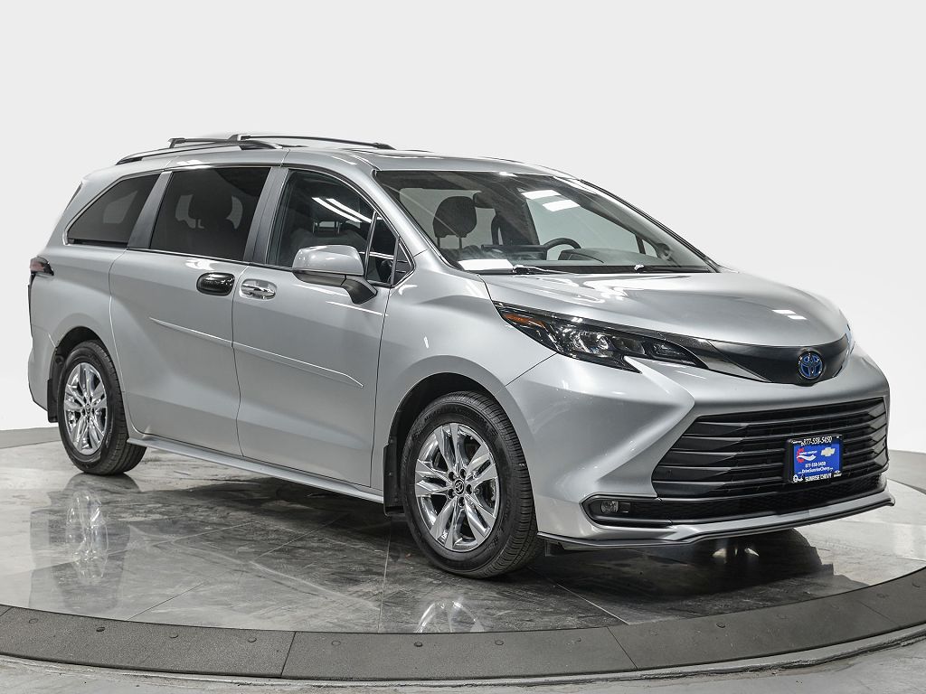 2025 Toyota Sienna XLE