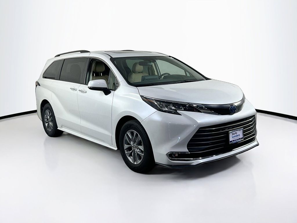 2022 Toyota Sienna XLE 7-Passenger