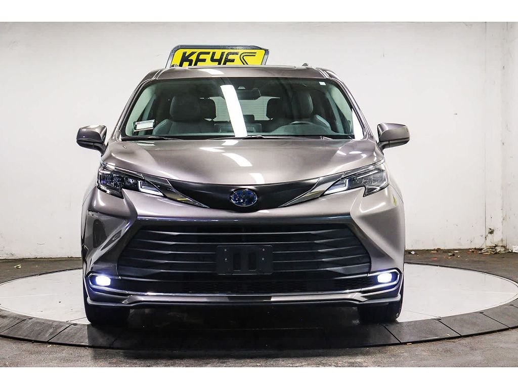 2024 Toyota Sienna XLE 7-Passenger