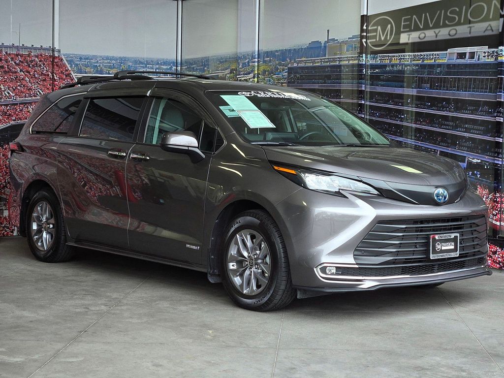 2021 Toyota Sienna XLE 7 Passenger
