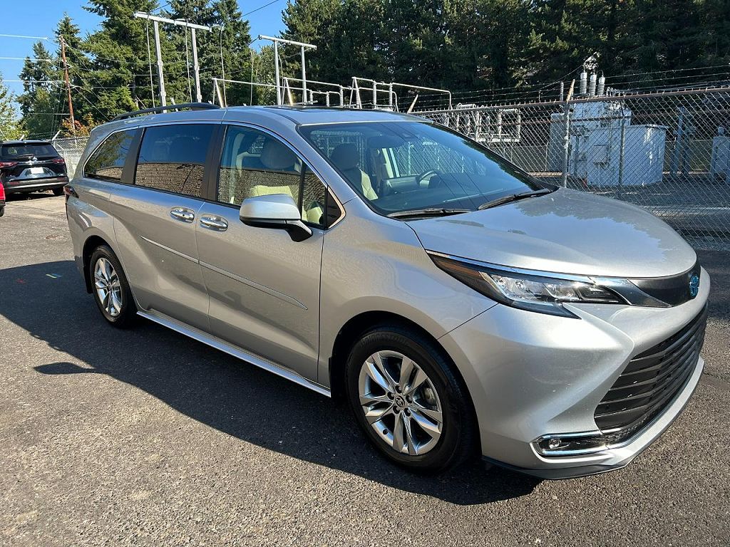 2023 Toyota Sienna XLE 7-Passenger