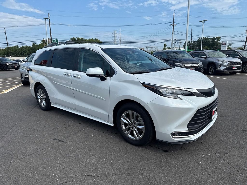 2024 Toyota Sienna XLE
