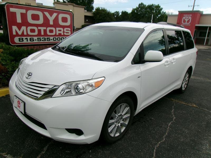 2017 Toyota Sienna LE 7-Passenger