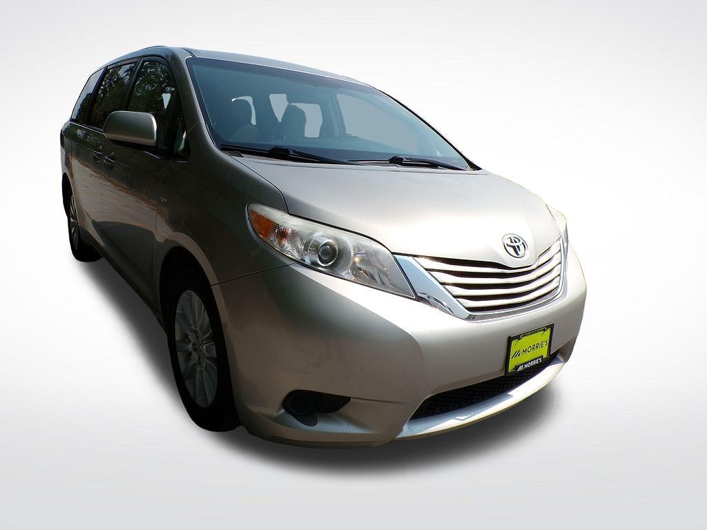 2017 Toyota Sienna LE 7-Passenger