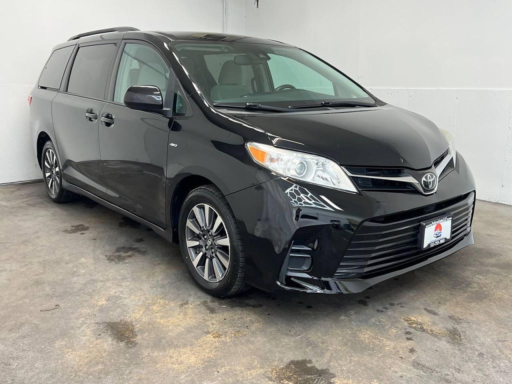 2018 Toyota Sienna LE 7-Passenger