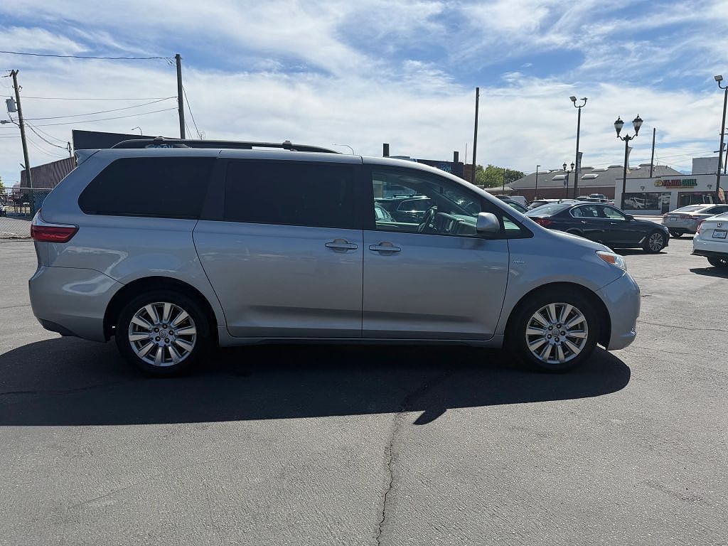 2017 Toyota Sienna LE 7-Passenger