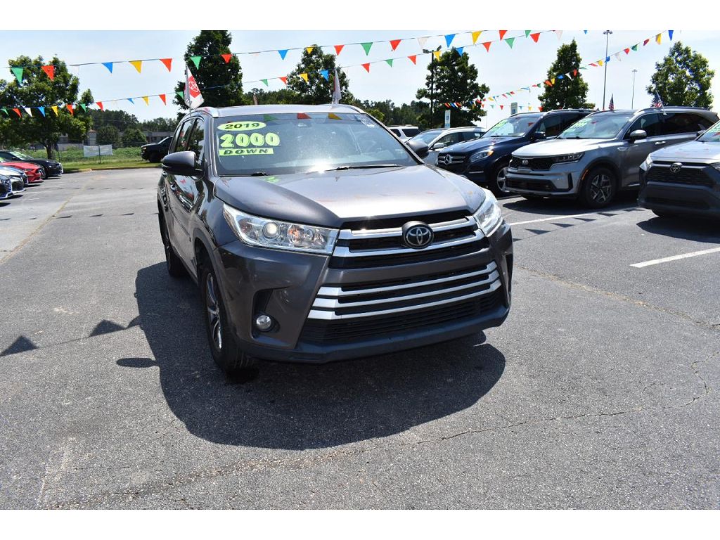 2019 Toyota Highlander SE