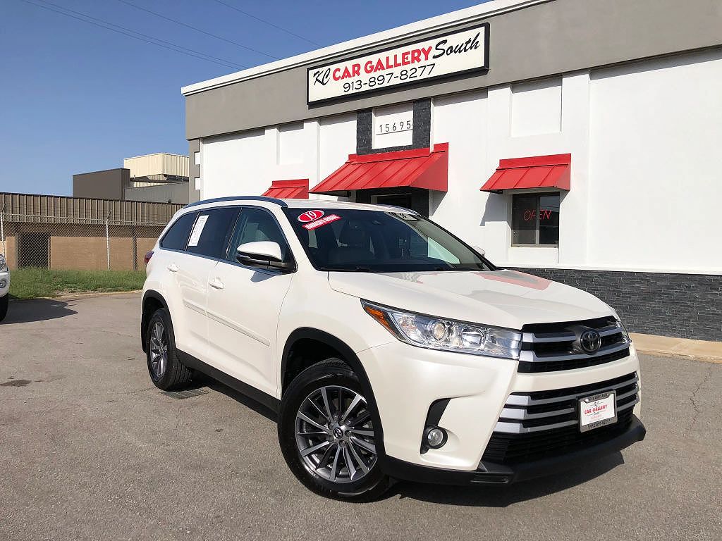 2019 Toyota Highlander SE