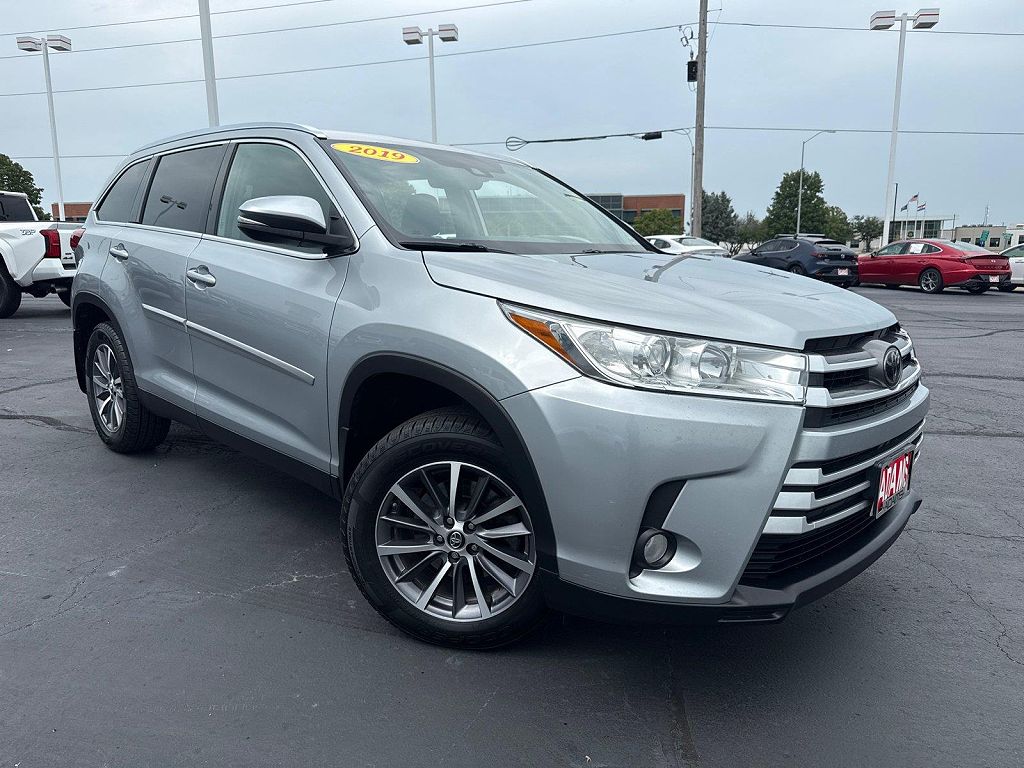 2019 Toyota Highlander SE