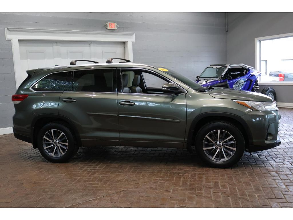 2017 Toyota Highlander SE