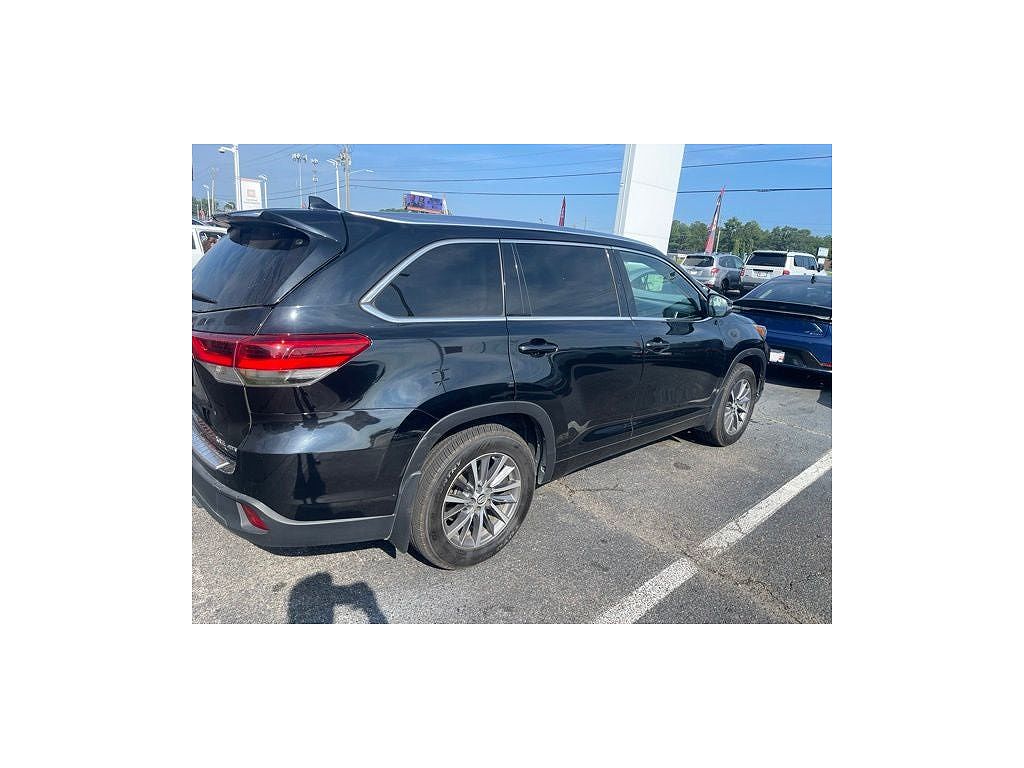 2017 Toyota Highlander SE