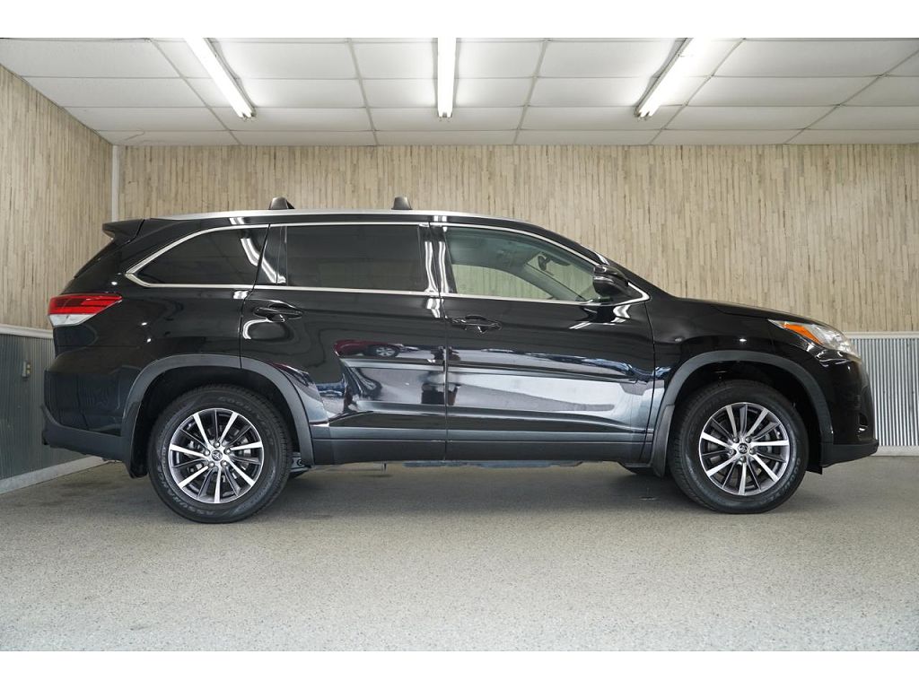 2017 Toyota Highlander SE