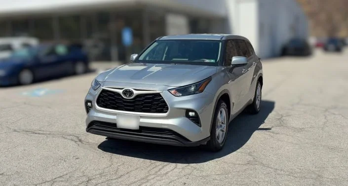 2025 XLE in Silver, 18,356 miles for sale in Coraopolis, PA