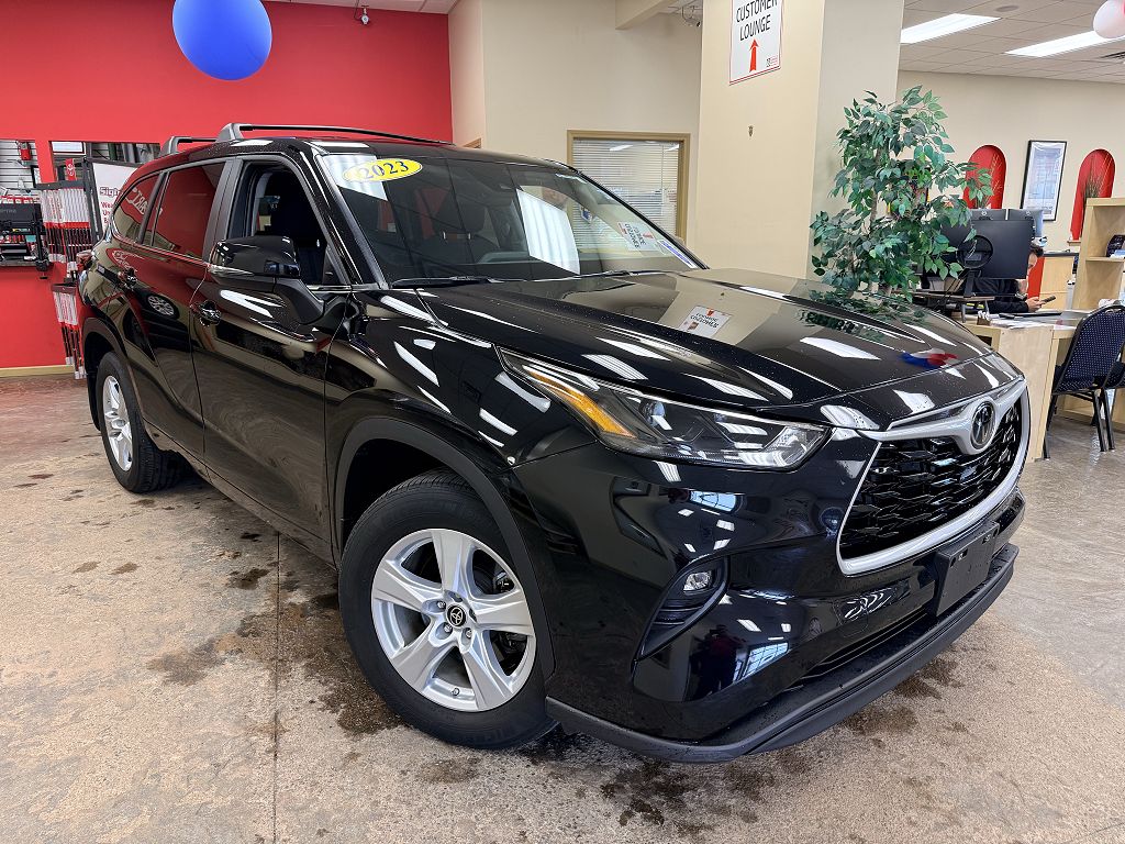 2023 Toyota Highlander LE