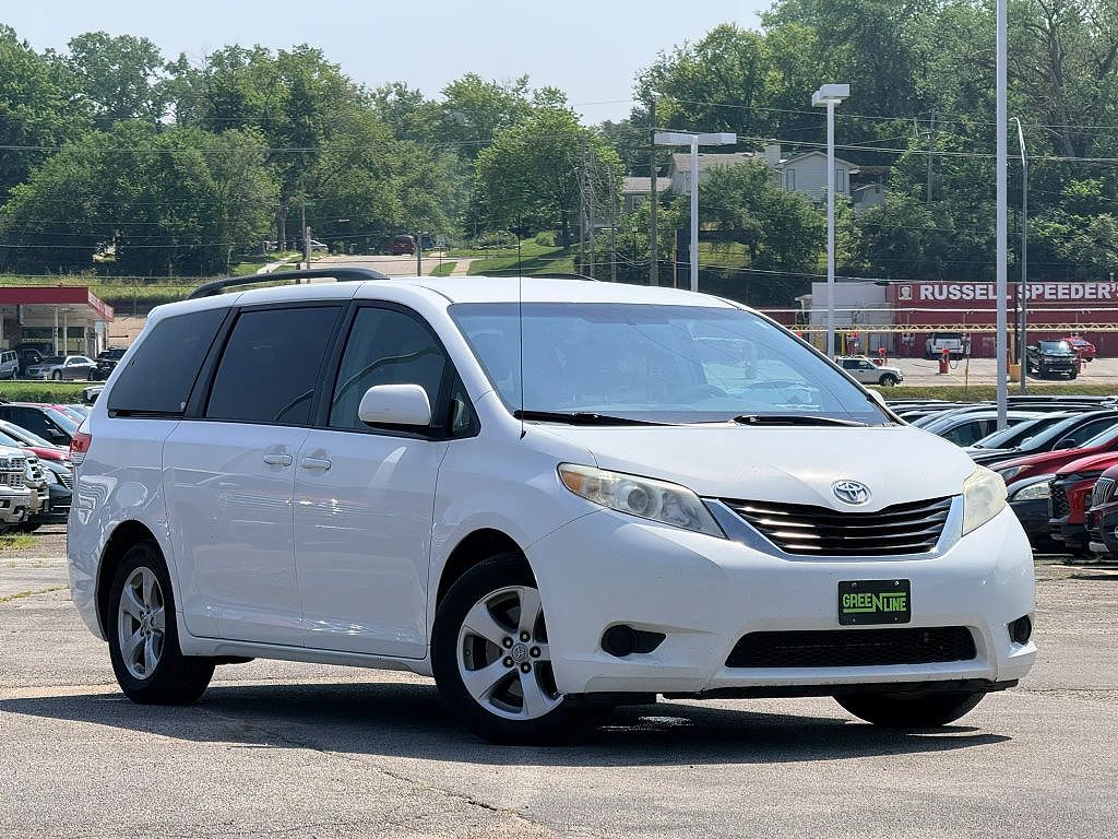 2011 Toyota Sienna LE 7-Passenger Mobility Auto Access