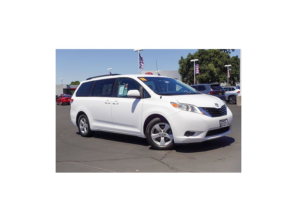 2011 Toyota Sienna LE 7-Passenger Mobility Auto Access