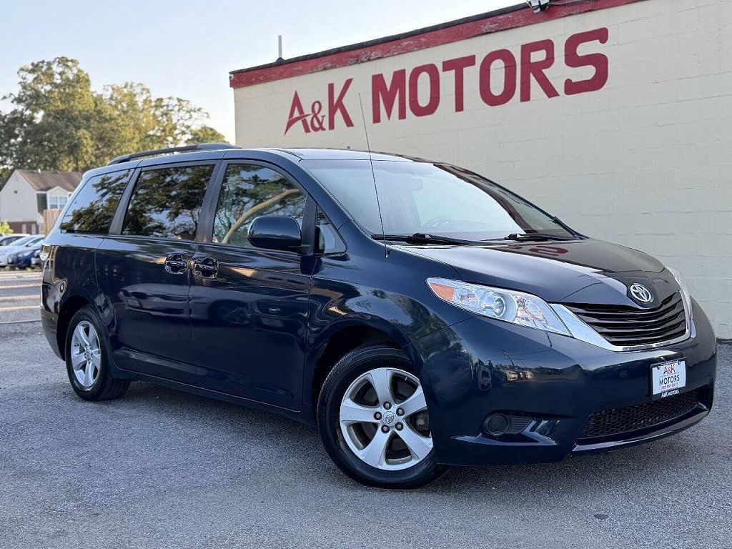 2011 Toyota Sienna LE 7-Passenger Mobility Auto Access