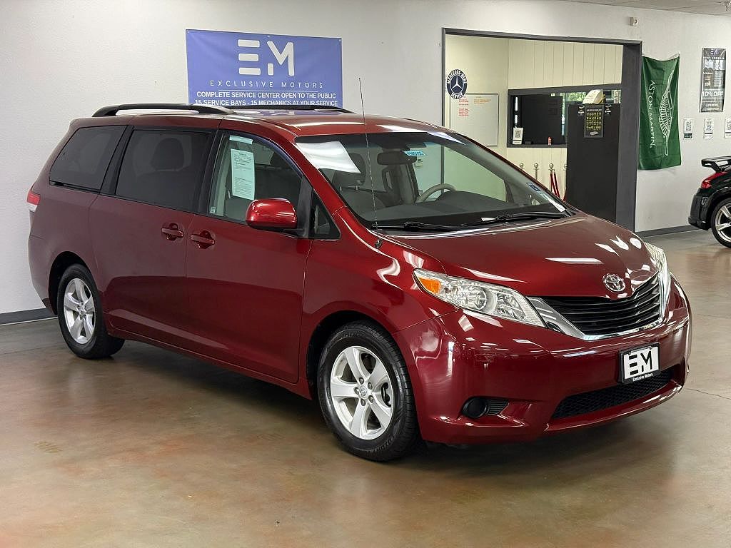2011 Toyota Sienna LE 7-Passenger Mobility Auto Access