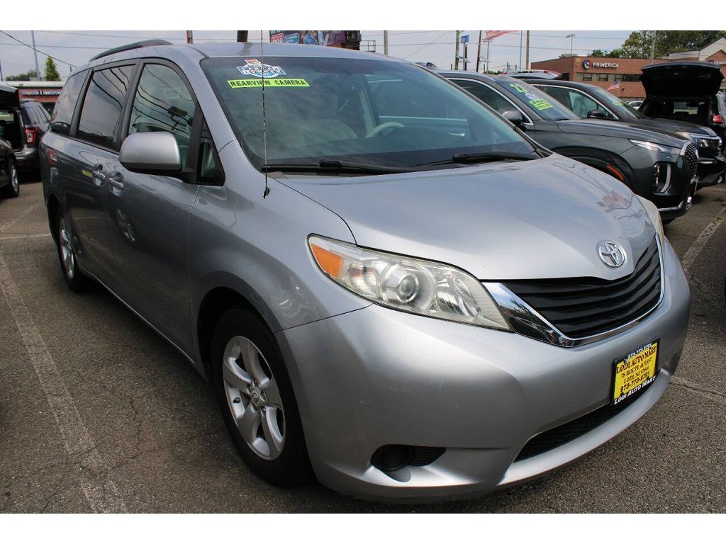 2011 Toyota Sienna LE 7-Passenger Mobility Auto Access
