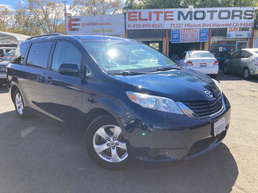 2012 Toyota Sienna LE 7-Passenger Mobility Auto Access