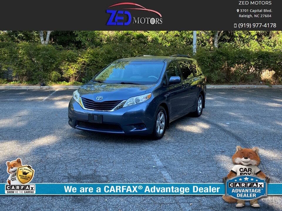 2013 Toyota Sienna LE 8-Passenger