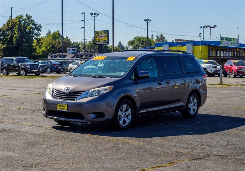 2013 Toyota Sienna LE 7-Passenger Mobility Auto Access