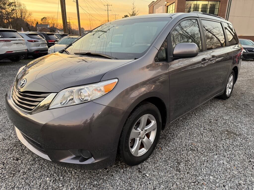 2011 Toyota Sienna LE 7-Passenger Mobility Auto Access