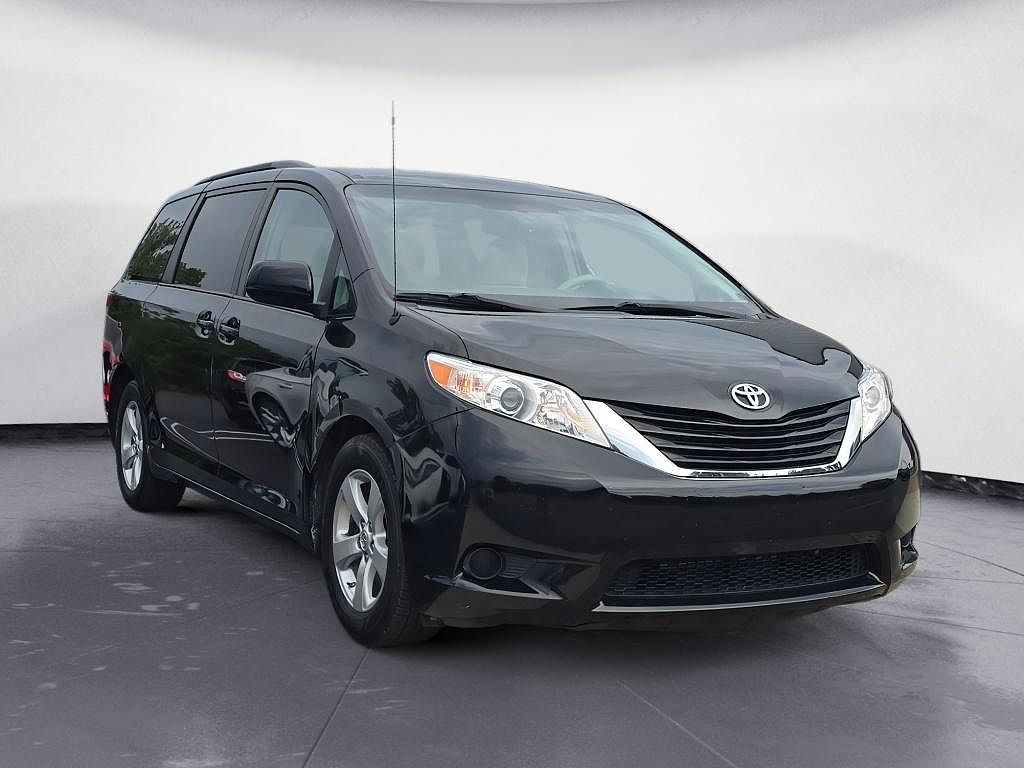 2012 Toyota Sienna LE 7-Passenger Mobility Auto Access
