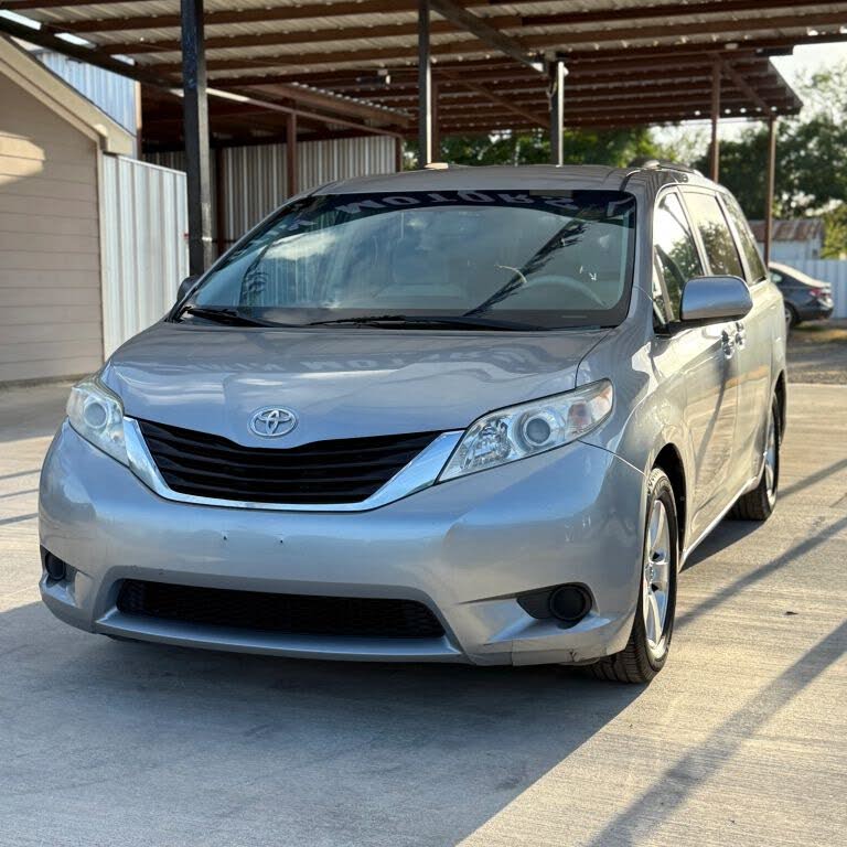 2013 Toyota Sienna LE 7-Passenger Mobility Auto Access