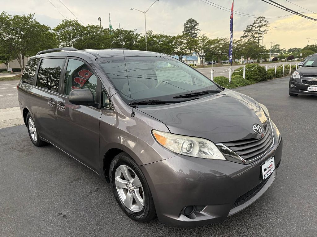 2011 Toyota Sienna LE 7-Passenger Mobility Auto Access