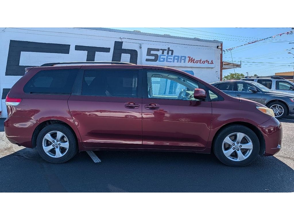 2011 Toyota Sienna LE 7-Passenger Mobility Auto Access
