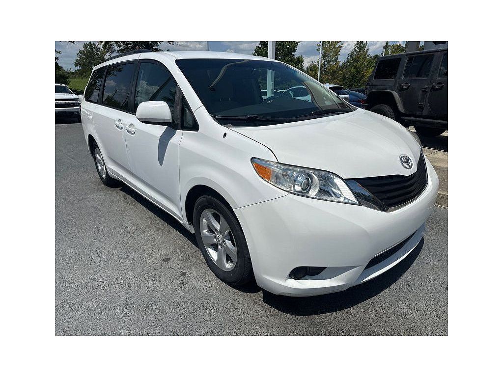 2011 Toyota Sienna LE 7-Passenger Mobility Auto Access